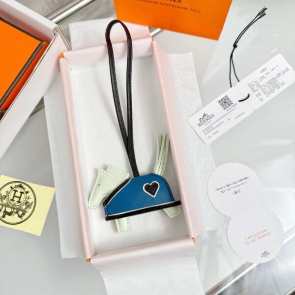 réplica,joyas,joyería,1:1,replica,fake,lujo,barato Llavero con colgante de bolso de poni Rodeo Robeo Coeur de HERMES, cosido a mano (EIUT5)