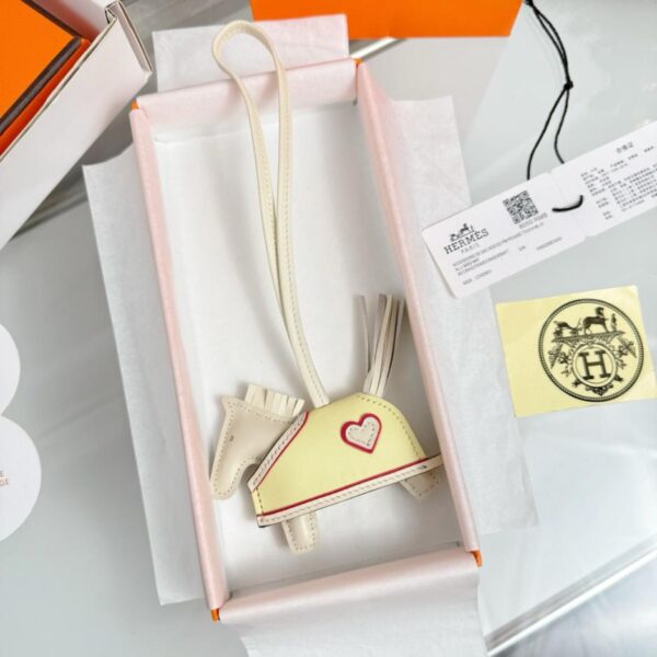réplica,joyas,joyería,1:1,replica,fake,lujo,barato Llavero con colgante de bolso de poni Rodeo Robeo Coeur de HERMES, cosido a mano (EIUT5)