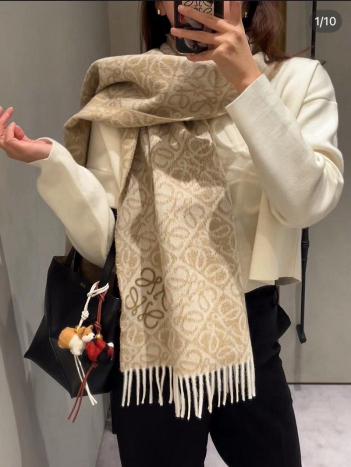 réplica,joyas,joyería,1:1,replica,fake,lujo,barato réplica,joyas,joyería,1:1,replica,fake,lujo,barato Bufanda Loewe de lana y cachemir de doble faz con ribete en las esquinas y logotipo Anagram bordado con mechones (LL0XH).