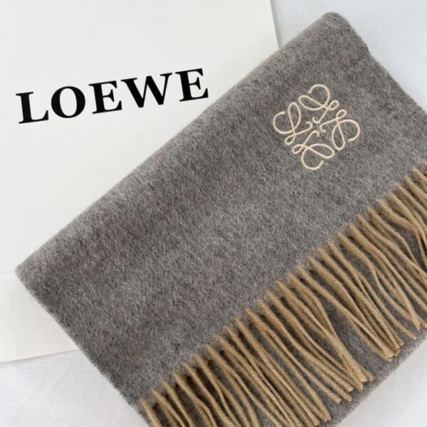 réplica,joyas,joyería,1:1,replica,fake,lujo,barato Nueva manta-chal de lana jacquard bicolor color camel y té con leche color caqui verde de Loewe (NISY3)