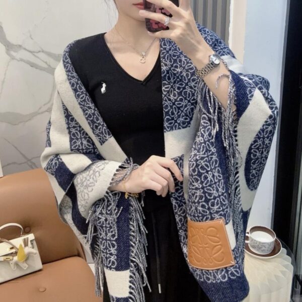 réplica,joyas,joyería,1:1,replica,fake,lujo,barato Nueva manta-chal de lana jacquard bicolor color camel y té con leche color caqui verde de Loewe (NISY3)