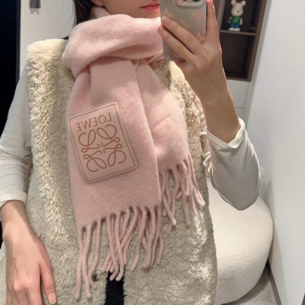 réplica,joyas,joyería,1:1,replica,fake,lujo,barato El nuevo pañuelo de mohair colorido de Loewe (IFFQF)
