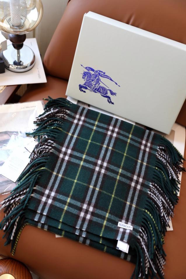réplica,joyas,joyería,1:1,replica,fake,lujo,barato réplica,joyas,joyería,1:1,replica,fake,lujo,barato Bufanda de cachemir con borla grande Burberry (8B905)
