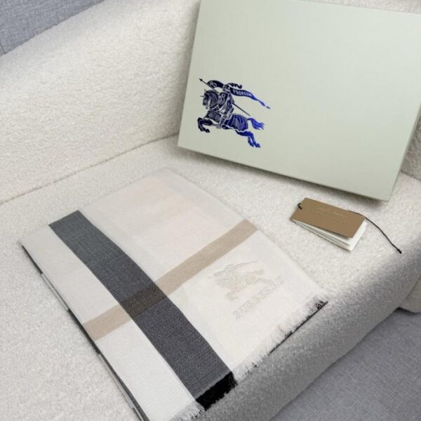 réplica,joyas,joyería,1:1,replica,fake,lujo,barato Bufanda de terciopelo fino con estampado clásico a cuadros color blanco marfil de Burberry (A8BS7)