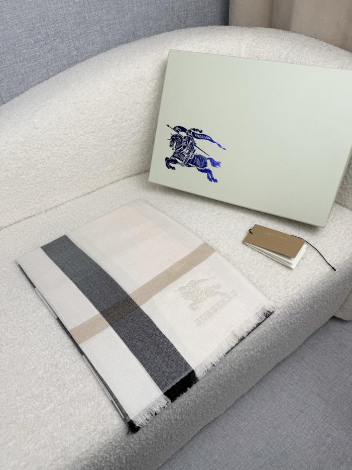 réplica,joyas,joyería,1:1,replica,fake,lujo,barato réplica,joyas,joyería,1:1,replica,fake,lujo,barato Bufanda de terciopelo fino con estampado clásico a cuadros color blanco marfil de Burberry (A8BS7)
