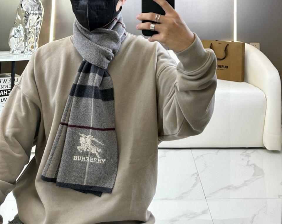 réplica,joyas,joyería,1:1,replica,fake,lujo,barato réplica,joyas,joyería,1:1,replica,fake,lujo,barato Bufanda premium para hombre de Burberry, clásico estampado de cuadros ecuestres (1A7A4)