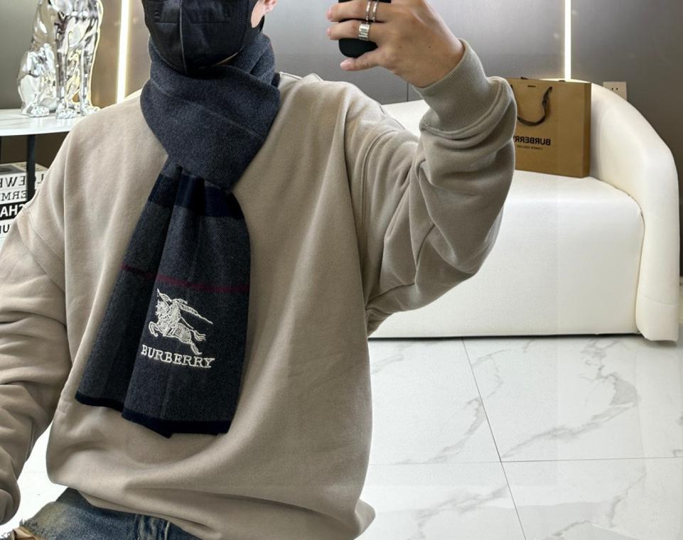 réplica,joyas,joyería,1:1,replica,fake,lujo,barato réplica,joyas,joyería,1:1,replica,fake,lujo,barato Bufanda premium para hombre de Burberry con estampado clásico de cuadros ecuestres (YQ9NA)