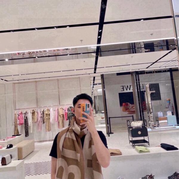 réplica,joyas,joyería,1:1,replica,fake,lujo,barato El último pañuelo de estilo boutique de Burberry, confeccionado con tejido de doble capa teñido en hilo de primera calidad y 100% cachemir de seda premium (K00LZ).