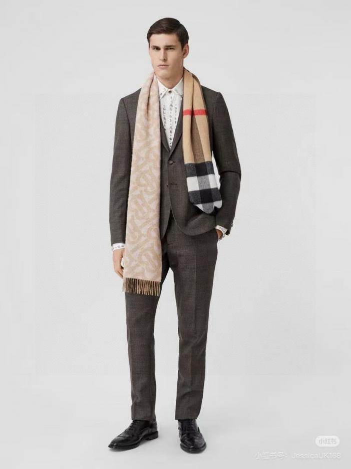 réplica,joyas,joyería,1:1,replica,fake,lujo,barato réplica,joyas,joyería,1:1,replica,fake,lujo,barato Bufanda de cachemir jacquard de la colección clásica TB de Burberry (HV7V7)