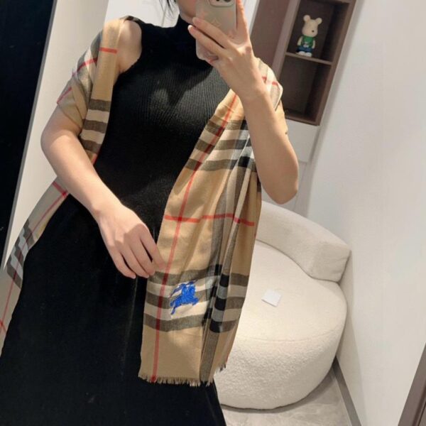 réplica,joyas,joyería,1:1,replica,fake,lujo,barato Chal de cachemir ultrafino clásico de Burberry (QR4F0), el mismo estilo que en las boutiques.