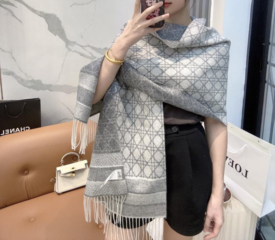 réplica,joyas,joyería,1:1,replica,fake,lujo,barato réplica,joyas,joyería,1:1,replica,fake,lujo,barato Bufanda DIOR (Hilo de Plata) Nuevo Estampado Cannage 100% Cachemira (OEJ4J)