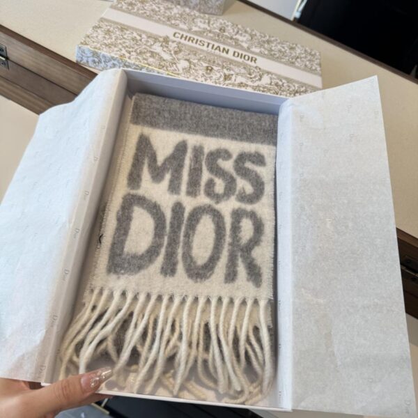 réplica,joyas,joyería,1:1,replica,fake,lujo,barato Último producto de la colección Miss Dior Graffiti (8O1UB)