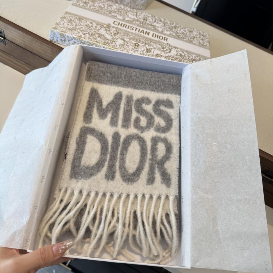 réplica,joyas,joyería,1:1,replica,fake,lujo,barato réplica,joyas,joyería,1:1,replica,fake,lujo,barato Último producto de la colección Miss Dior Graffiti (8O1UB)