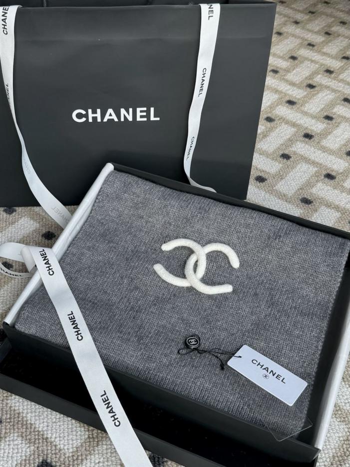 réplica,joyas,joyería,1:1,replica,fake,lujo,barato réplica,joyas,joyería,1:1,replica,fake,lujo,barato Bufanda reversible acolchada con piñas de Chanel (ARV7D)