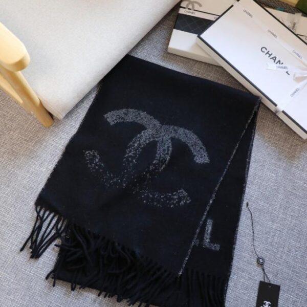 réplica,joyas,joyería,1:1,replica,fake,lujo,barato El último diseño de logotipo degradado jacquard de Chanel con hilo dorado, confeccionado en tejido 100% cachemir (BHI3C).