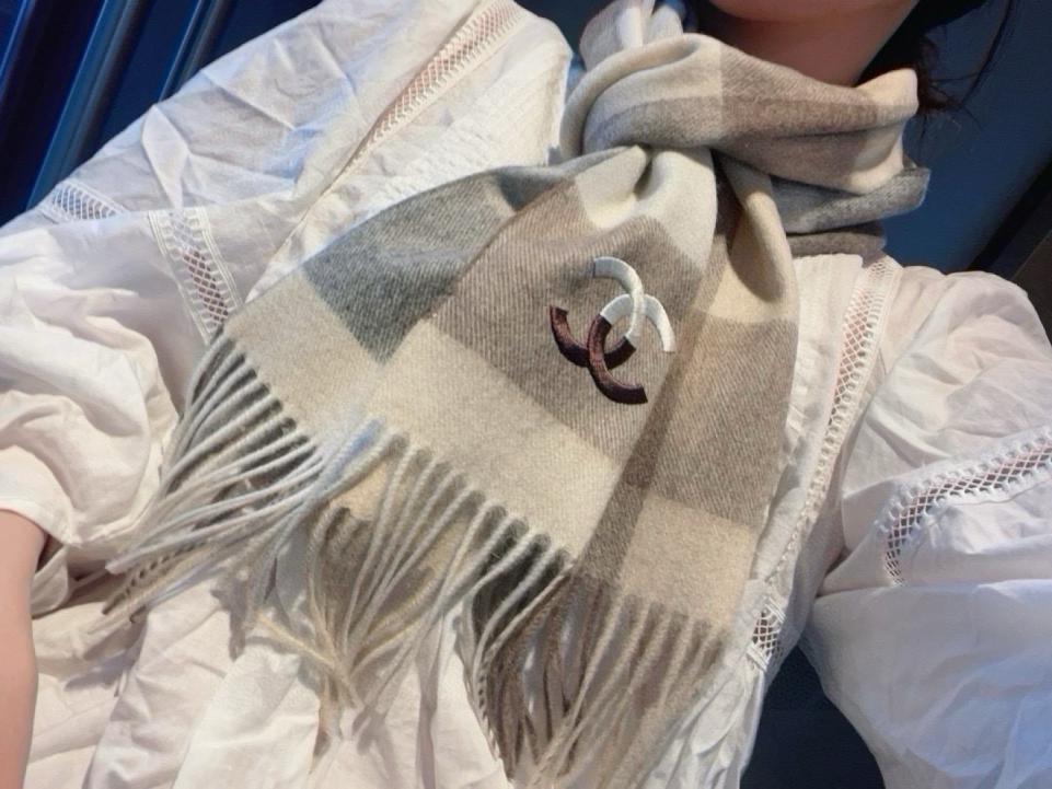 réplica,joyas,joyería,1:1,replica,fake,lujo,barato réplica,joyas,joyería,1:1,replica,fake,lujo,barato Bufanda CHANEL 100% cachemir premium con estampado de ondas de agua Q87C0