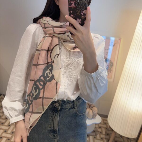 réplica,joyas,joyería,1:1,replica,fake,lujo,barato El último pañuelo de terciopelo acolchado de Chanel, diseño clásico de camelia, elegante estilo Coco (222IX)