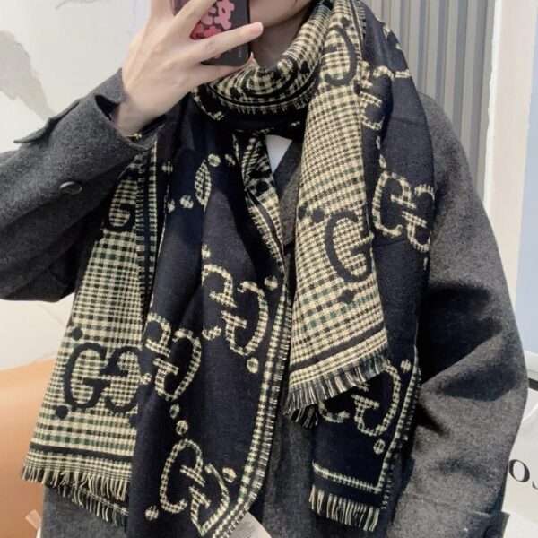 réplica,joyas,joyería,1:1,replica,fake,lujo,barato Bufanda de lana con el clásico estampado GG de GUCCI (GRD5A)
