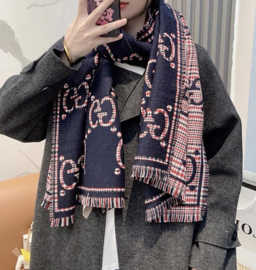 réplica,joyas,joyería,1:1,replica,fake,lujo,barato réplica,joyas,joyería,1:1,replica,fake,lujo,barato Bufanda de lana con el clásico estampado GG de GUCCI (MGQ7W)