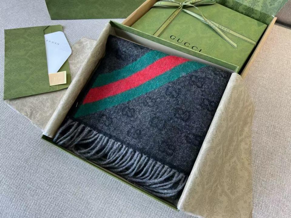 réplica,joyas,joyería,1:1,replica,fake,lujo,barato réplica,joyas,joyería,1:1,replica,fake,lujo,barato Nueva bufanda larga unisex de GUCCI, color blanco hueso, jacquard con doble G (F7DBX)