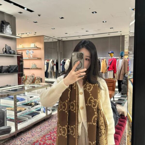 réplica,joyas,joyería,1:1,replica,fake,lujo,barato Pañuelo de lana y seda con letras estilo Gucci (3VA1D)