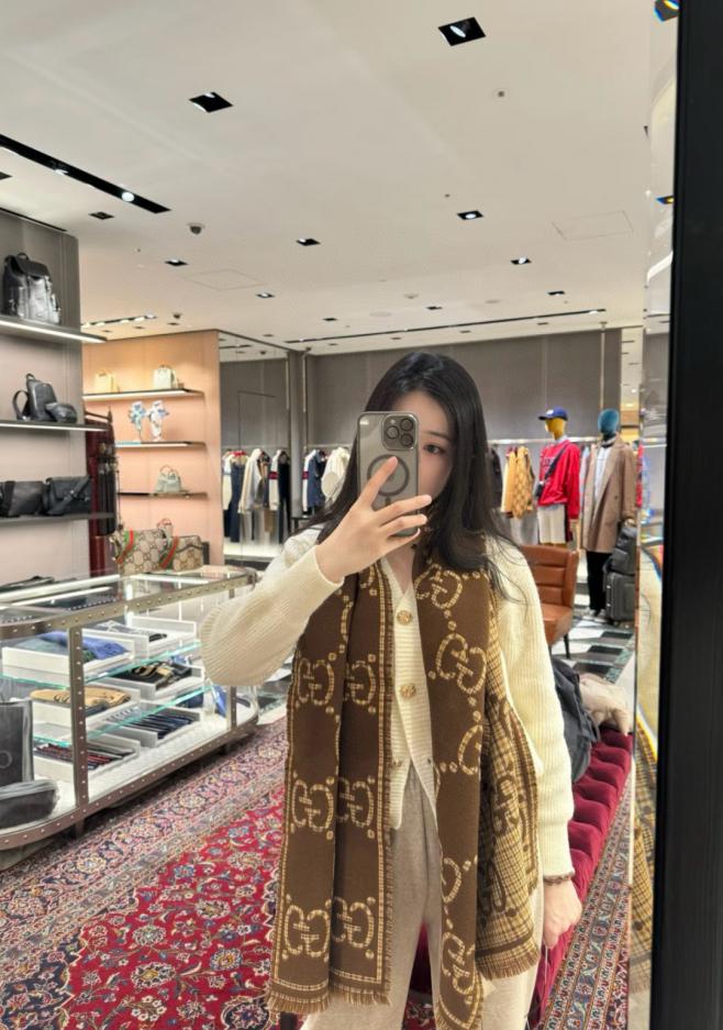 réplica,joyas,joyería,1:1,replica,fake,lujo,barato réplica,joyas,joyería,1:1,replica,fake,lujo,barato Pañuelo de lana y seda con letras estilo Gucci (KDDQ2)