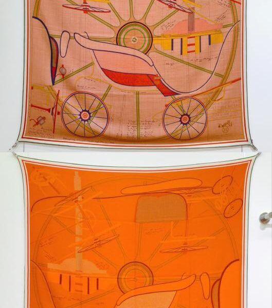 réplica,joyas,joyería,1:1,replica,fake,lujo,barato RHMS 93 Doble cara, colores contrastantes, cachemir y seda Hermès «Little Carriage» (OO5XE)