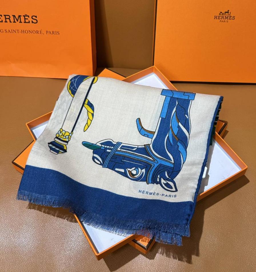réplica,joyas,joyería,1:1,replica,fake,lujo,barato réplica,joyas,joyería,1:1,replica,fake,lujo,barato Pañuelo rectangular reversible «KATSOUNA» de Hermes del mismo color (1DQQX)
