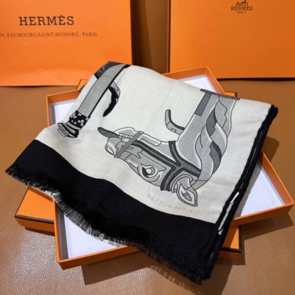 réplica,joyas,joyería,1:1,replica,fake,lujo,barato Pañuelo rectangular reversible «KATSOUNA» de Hermes del mismo color (IEHMF)