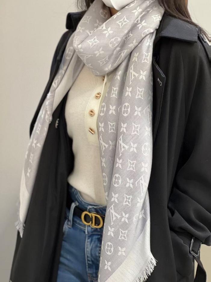 réplica,joyas,joyería,1:1,replica,fake,lujo,barato réplica,joyas,joyería,1:1,replica,fake,lujo,barato Diseño clásico de Louis Vuitton en gris claro con sutil patrón Monogram jacquard (0B2QU)