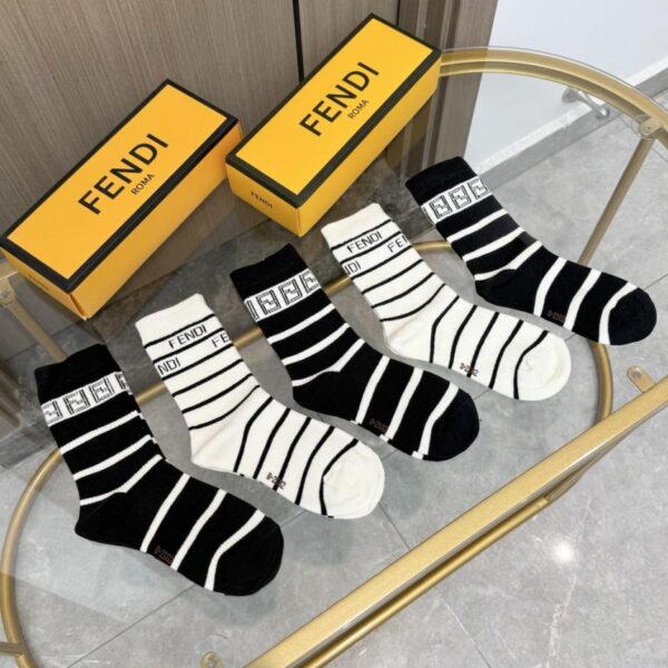 réplica,joyas,joyería,1:1,replica,fake,lujo,barato [Una caja contiene cinco pares] Los nuevos calcetines altos de FENDI (FVFM0)