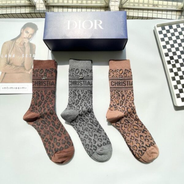 réplica,joyas,joyería,1:1,replica,fake,lujo,barato [Una caja contiene tres pares] Calcetines Dior con letras jacquard (27T7H) – sincronizados con el sitio web oficial