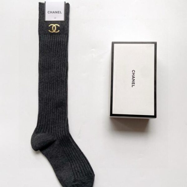 réplica,joyas,joyería,1:1,replica,fake,lujo,barato [Un par por caja] Calcetines altos hasta la rodilla de algodón puro con el clásico logotipo de la doble C de Chanel (246BI)