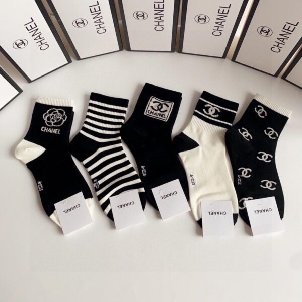 réplica,joyas,joyería,1:1,replica,fake,lujo,barato Nuevos calcetines de media caña de Chanel, cinco pares por caja (ID4WM)