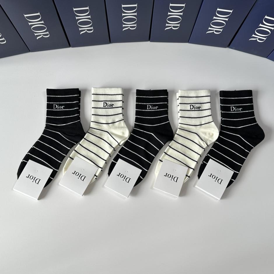 réplica,joyas,joyería,1:1,replica,fake,lujo,barato réplica,joyas,joyería,1:1,replica,fake,lujo,barato Nuevos calcetines de media caña de DIOR, cinco pares por caja (CVC2Y)