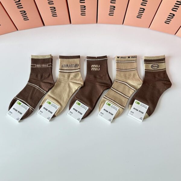 réplica,joyas,joyería,1:1,replica,fake,lujo,barato Nuevos calcetines de media caña de MiuMiu, cinco pares por caja (1E2CK)