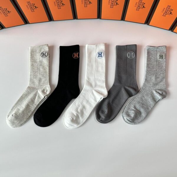 réplica,joyas,joyería,1:1,replica,fake,lujo,barato Nuevos calcetines clásicos de media caña de Hermes, cinco pares por caja (UMSIW)