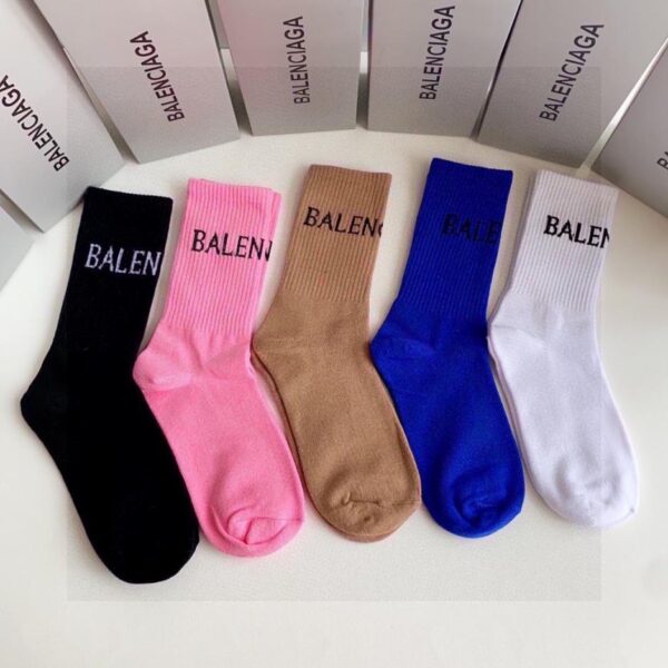 réplica,joyas,joyería,1:1,replica,fake,lujo,barato Nuevos calcetines midi bordados de Chanel, cinco pares por caja (M3ZMC)