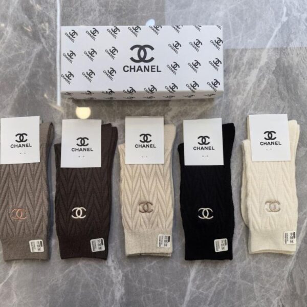 réplica,joyas,joyería,1:1,replica,fake,lujo,barato Nuevos calcetines de media caña bordados de cachemir de Chanel, cinco pares por caja (9MHIO)