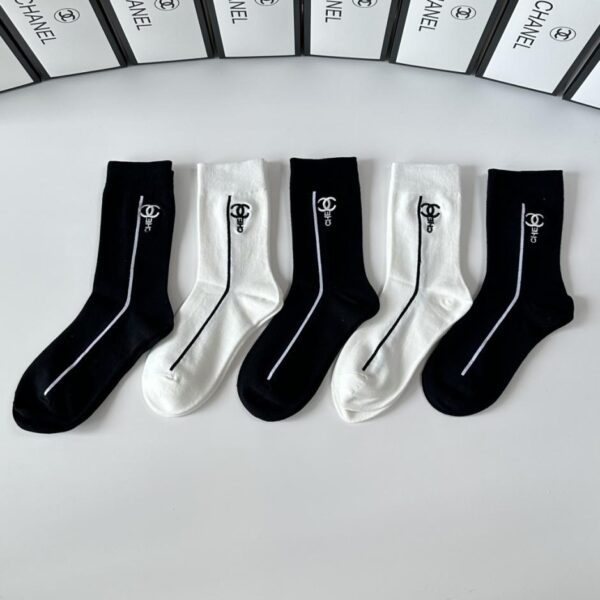 réplica,joyas,joyería,1:1,replica,fake,lujo,barato Nuevos calcetines midi bordados de Chanel, cinco pares por caja (1XY3Y)