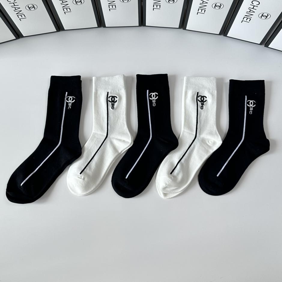 réplica,joyas,joyería,1:1,replica,fake,lujo,barato réplica,joyas,joyería,1:1,replica,fake,lujo,barato Nuevos calcetines midi bordados de Chanel, cinco pares por caja (1XY3Y)