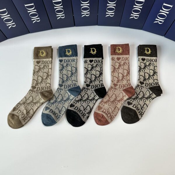 réplica,joyas,joyería,1:1,replica,fake,lujo,barato Nuevos calcetines bordados de media caña de DIOR, cinco pares por caja (M1DFC)
