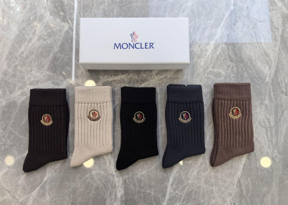 réplica,joyas,joyería,1:1,replica,fake,lujo,barato réplica,joyas,joyería,1:1,replica,fake,lujo,barato Los nuevos calcetines de media caña bordados de cachemir de MONCLER, cinco pares por caja (Z0O18)
