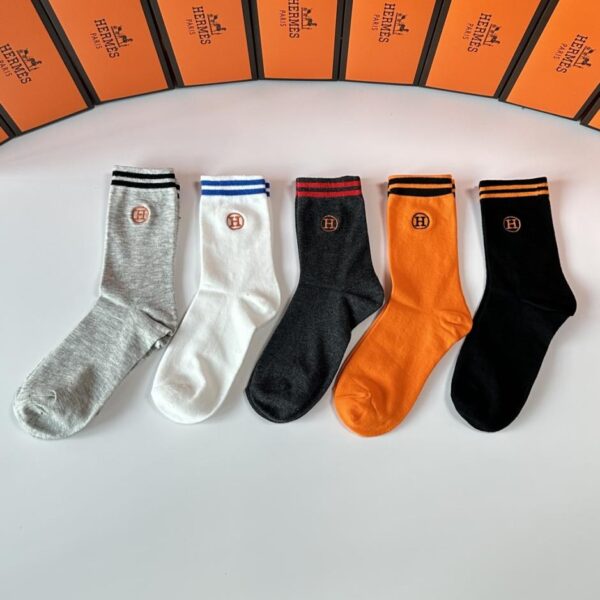 réplica,joyas,joyería,1:1,replica,fake,lujo,barato Nuevos calcetines midi bordados de Hermes, cinco pares por caja (5L 90D)