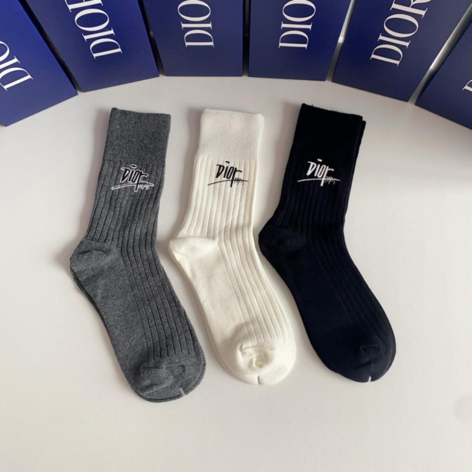 réplica,joyas,joyería,1:1,replica,fake,lujo,barato réplica,joyas,joyería,1:1,replica,fake,lujo,barato Nuevos calcetines clásicos de media caña con adornos de DIOR, tres pares por caja (N4BWL)
