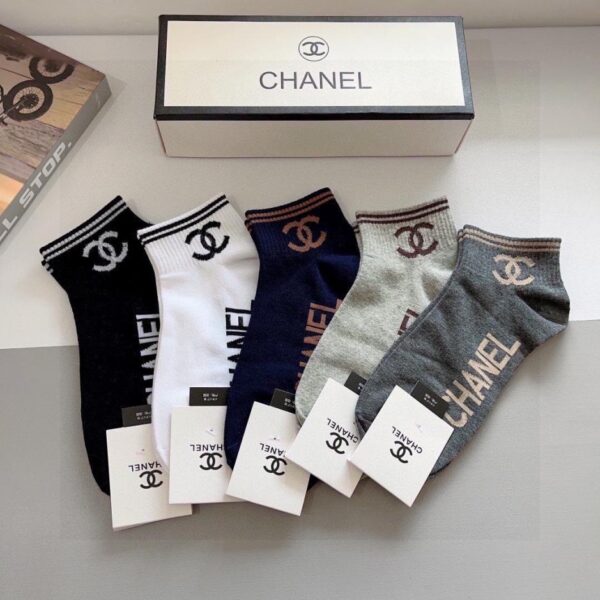 réplica,joyas,joyería,1:1,replica,fake,lujo,barato (5 pares por caja) Los nuevos calcetines de alta gama de Chanel, diseño con letras, mismo estilo que los de las boutiques, calcetines náuticos, marca de diseñador para uso diario (CJK1E)