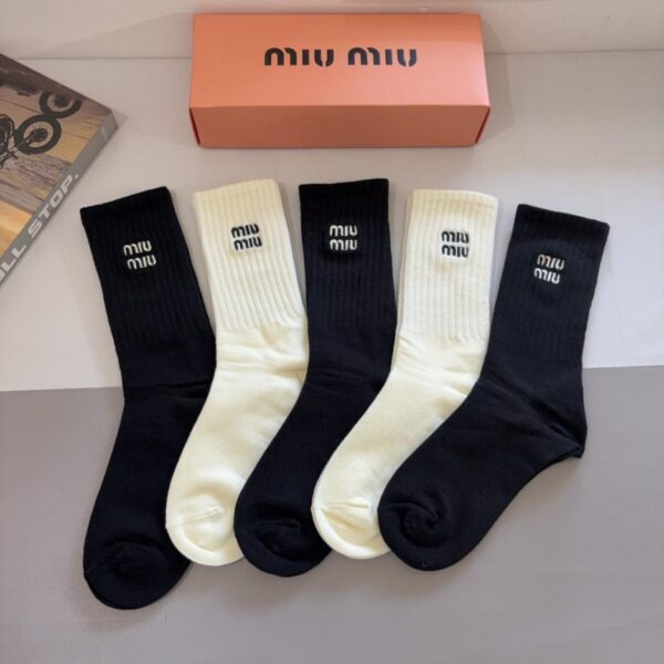 réplica,joyas,joyería,1:1,replica,fake,lujo,barato [5 pares por caja] Calcetines altos bordados MIUMIU de versión alta (RUND3)