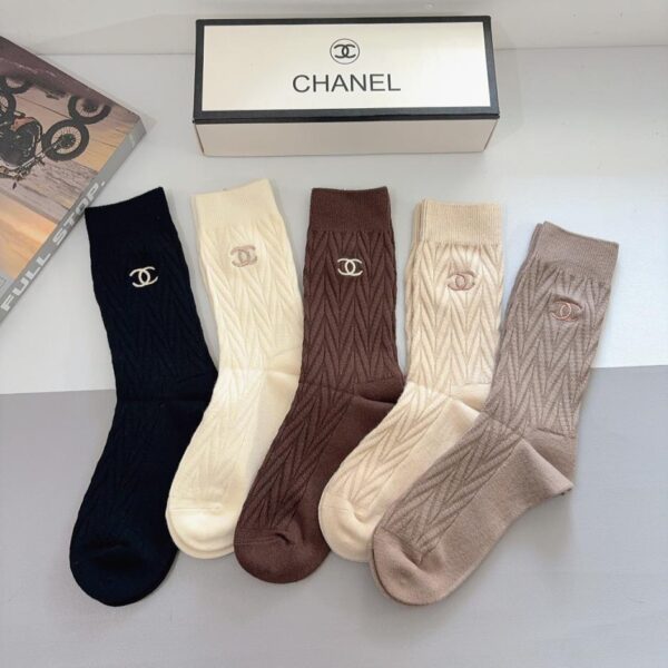 réplica,joyas,joyería,1:1,replica,fake,lujo,barato (5 pares por caja) Calcetines altos hasta la rodilla de cachemir bordado de alta calidad de Chanel (NWKQ7)