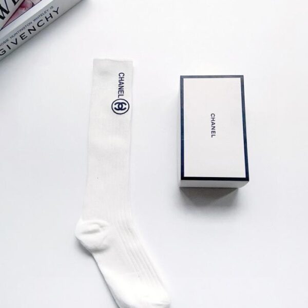réplica,joyas,joyería,1:1,replica,fake,lujo,barato [Un par por caja] Calcetines altos hasta la rodilla de algodón puro con el clásico logotipo de la doble C de Chanel (2ZQYD)