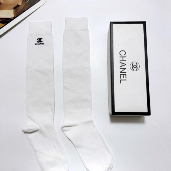 réplica,joyas,joyería,1:1,replica,fake,lujo,barato [Un par por caja] Calcetines altos hasta la rodilla de algodón puro con el clásico logotipo de la doble C de Chanel (5BGVX)